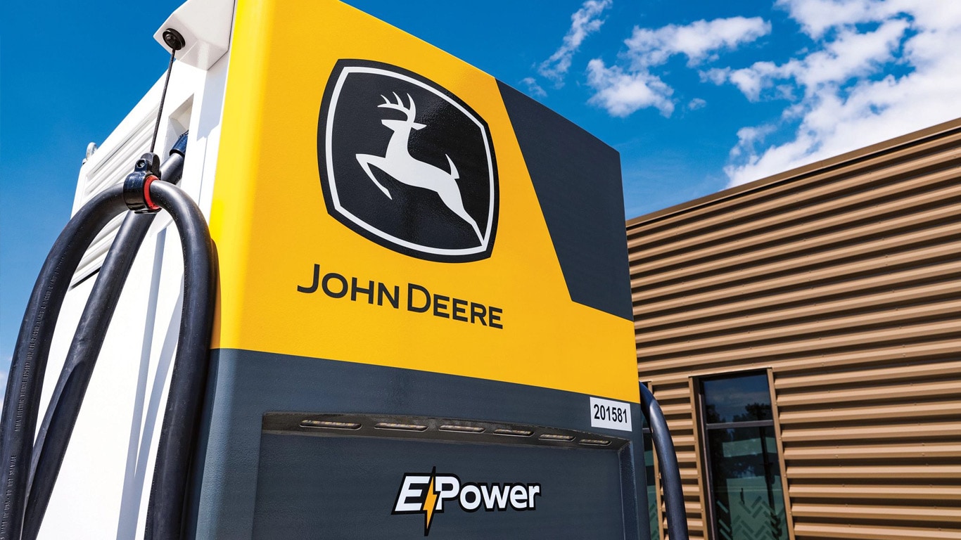 Încheierea unei staţii de încărcare John Deere E-Power