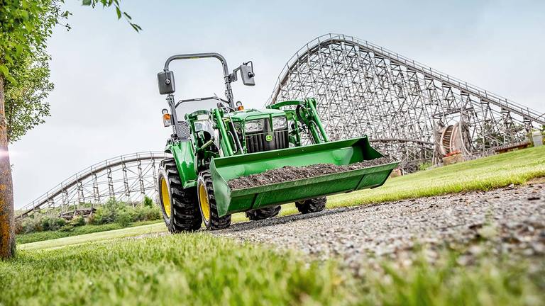 Tractor utilitar compact cu încărcător 300E