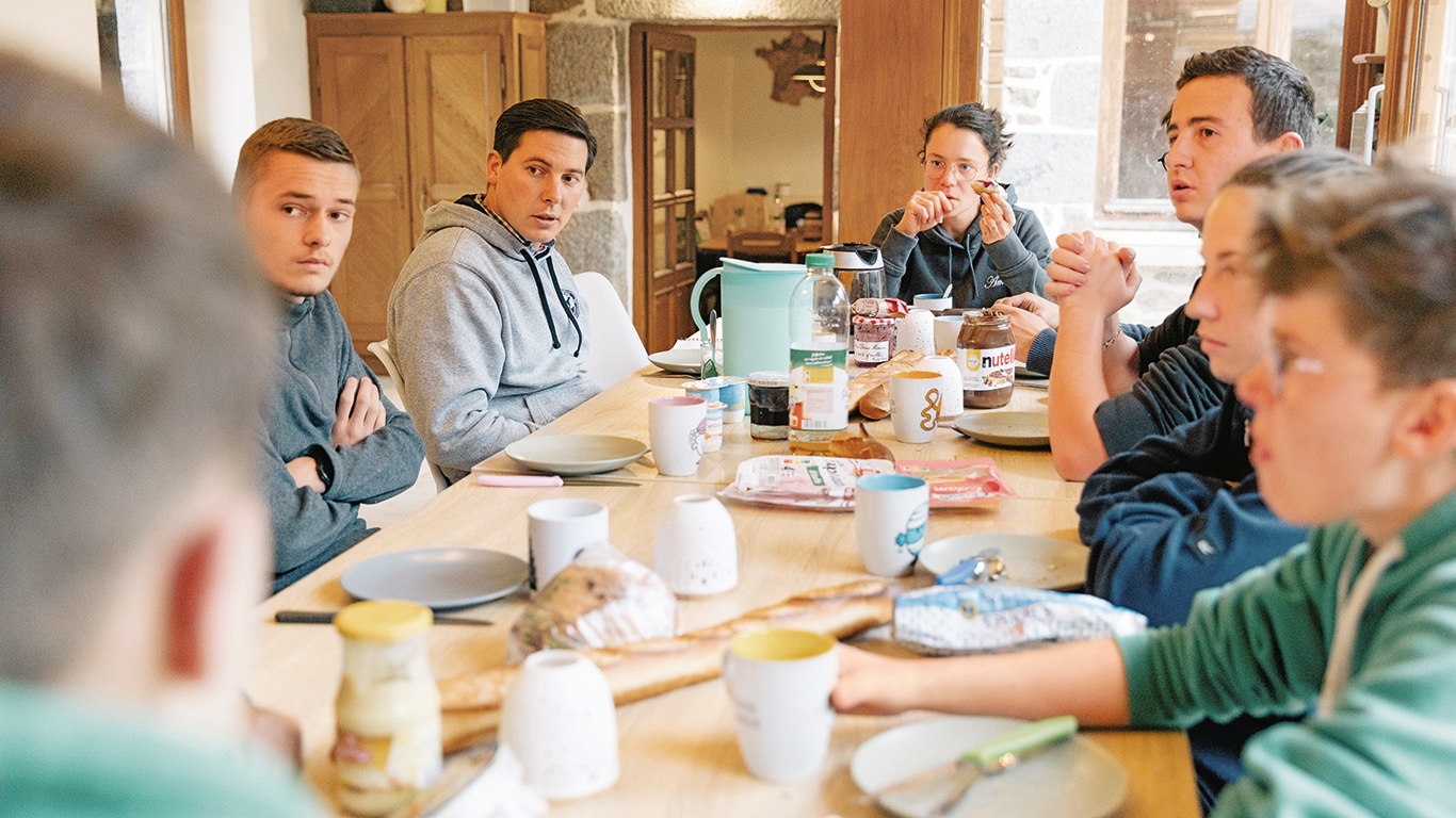 CONDIȚII DE MUNCĂ: CUM SĂ OFERI UN CADRU MOTIVANT