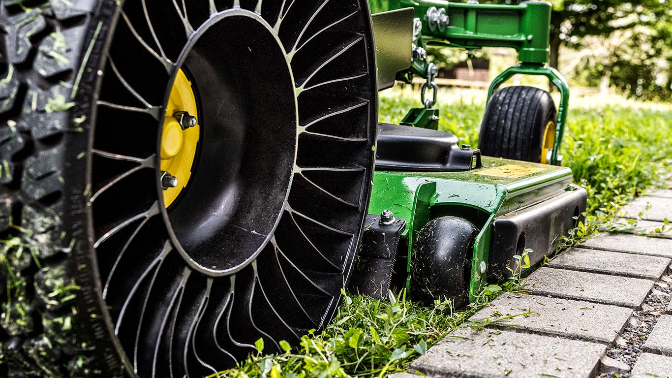 Pneu radial fără aer pentru gazon Michelin x Tweel (opţional)