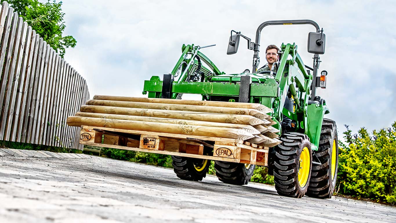 Tractor utilitar compact cu încărcător 300E MSL