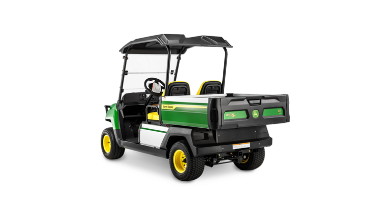 Vedere din spate, uşor laterală, a unui model electric John Deere Gator GS, evidenţiind platforma de benă şi scaunele duble sub un pavilion negru.
