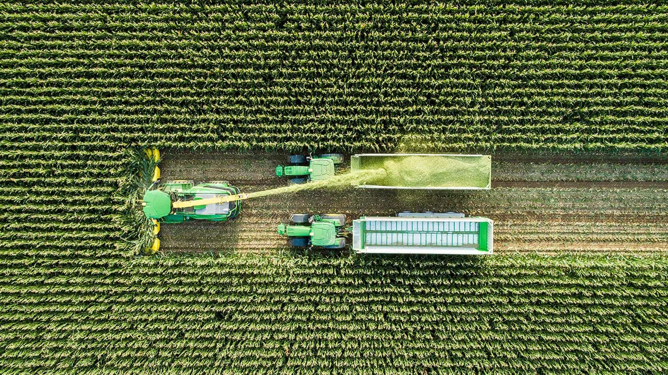 Combină de furaje autopropulsată - tractor
